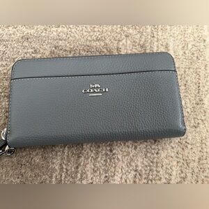 Coach Wallet-LIKE NEW
